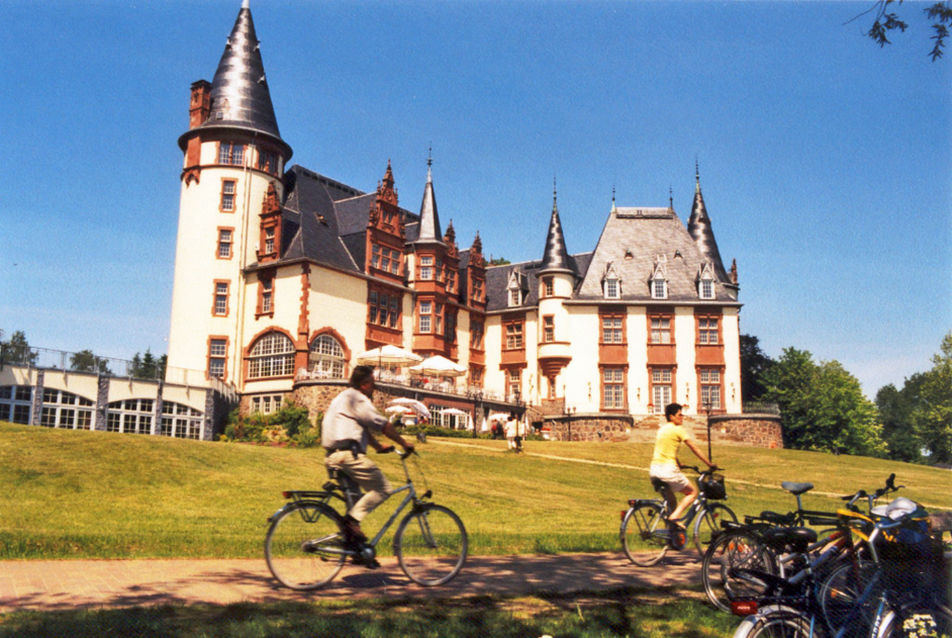 Müritz-Rundweg am Schloss Klink Müritz-Rundweg am Schloss Klink
