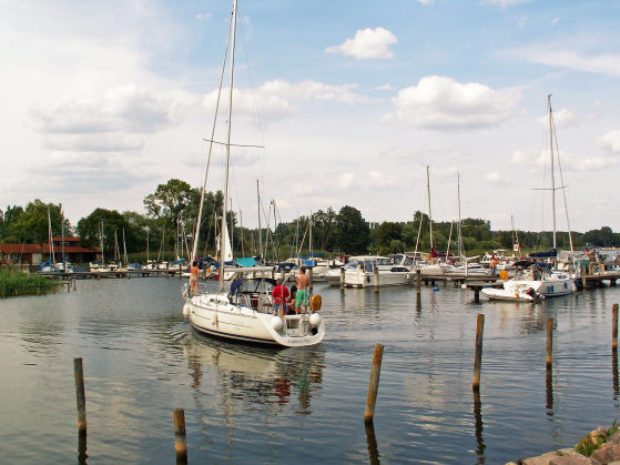 Yachthafen am Schlosshotel in Klink Yachthafen am Schlosshotel in Klink